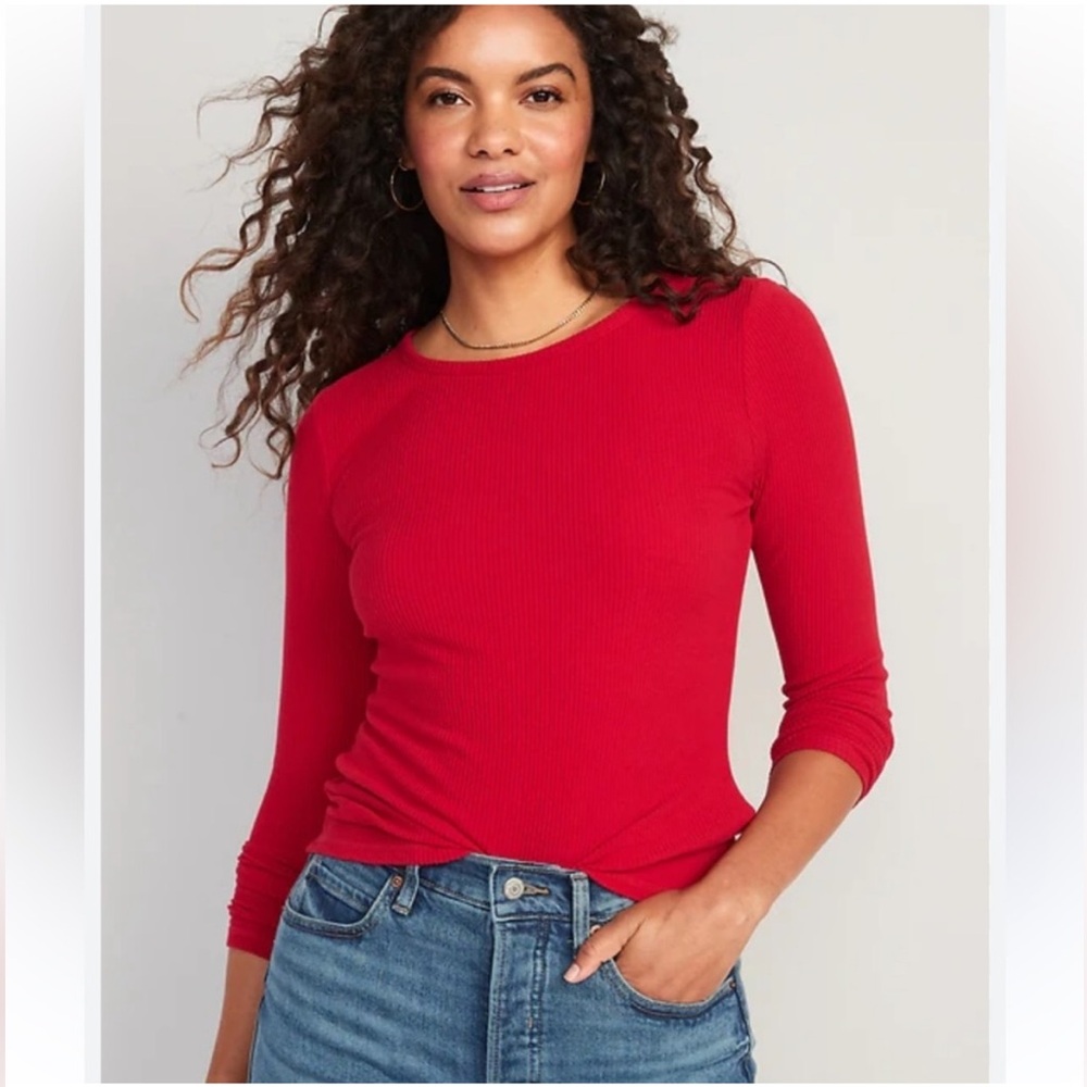 OLD NAVY WOMEN’S LONG SLEEVE CREWNECK - RED SIZE MEDIUM (NEW WITH TAGS) A16